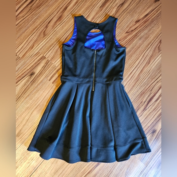 Little black dress - Picture 2 of 3